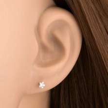 Earrings in white 14K gold - sparkly flower with shiny petals