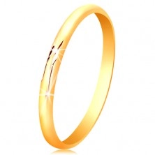Ring made of yellow 14K gold, smooth, shiny and slightly protruding surface