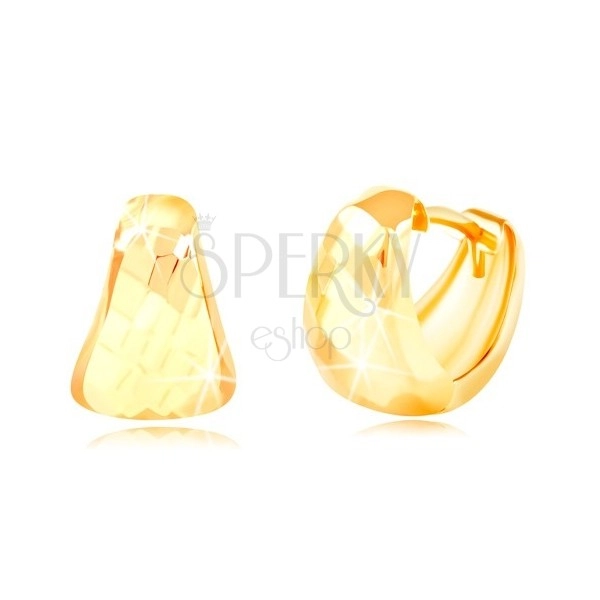 Earrings in yellow 14K gold – rounded triangle with ground surface