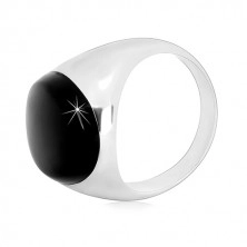 925 silver ring with a black oval glaze and shiny shoulders