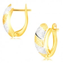 585 gold gliterring earrings – asymmetric arch, stripes, sanded surface