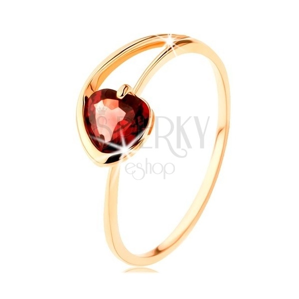 Ring made of yellow 9K gold - red garnet heart, asymmetrical shoulders