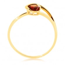 Ring made of yellow 9K gold - red garnet heart, asymmetrical shoulders