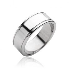 Smooth matt steel ring with shiny lining