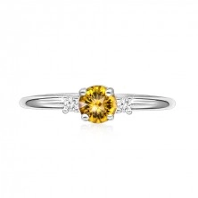 14K White gold ring – a round citrine with two zircons on sides